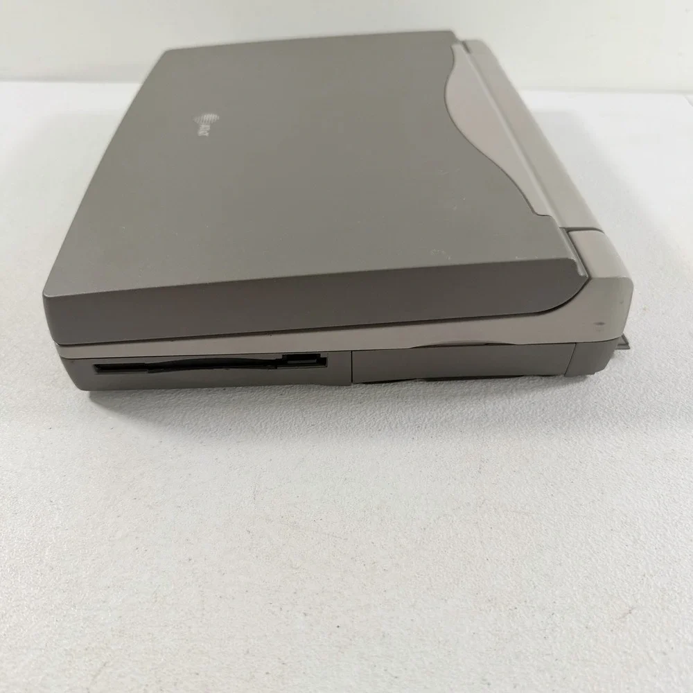 Vintage Retro AT&T Safari 3151 Laptop Computer POWERS ON NO BOOT DEVICE READ
